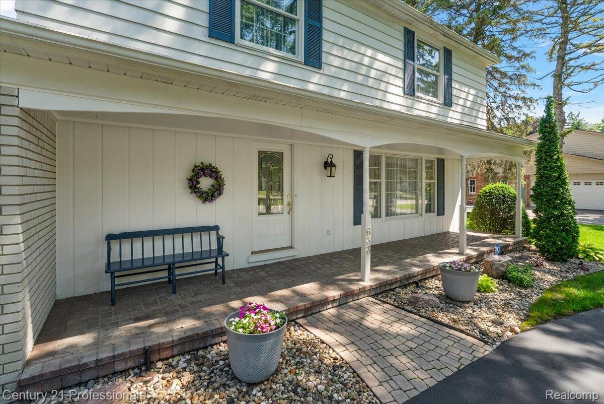 633 Foxhall Road Bloomfield Hills, MI 48304 - Photo 3 of 61 Exterior entry