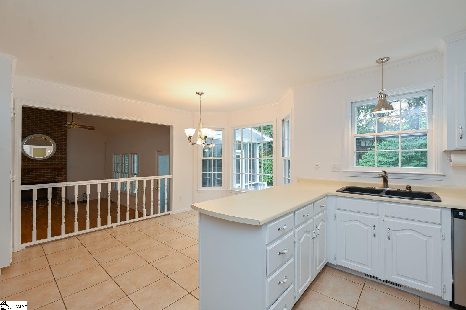 904 East Silverleaf Street Greer, SC 29650 - Photo 5 of 34 Gallery Image 5