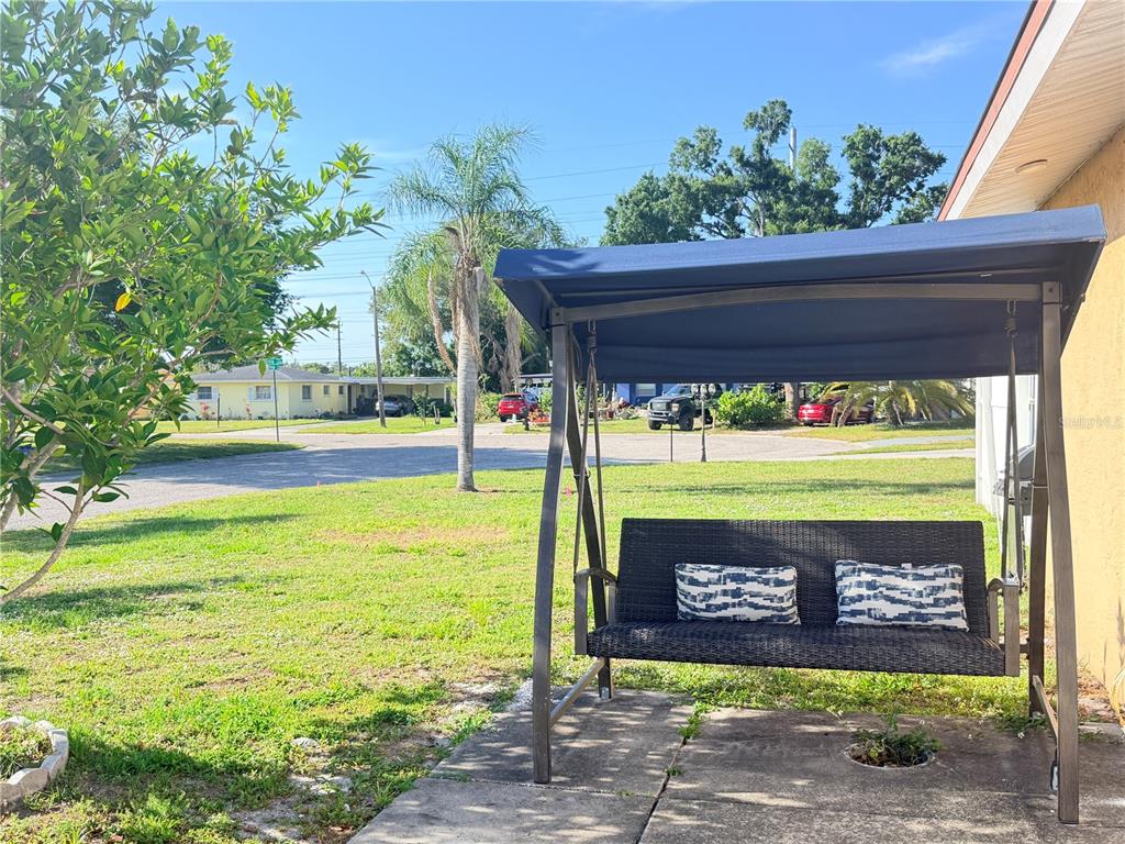 2453 Ridge Avenue Sarasota, FL 34235 - Photo 8 of 9