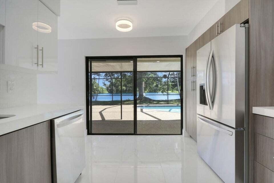 21210 Escondido Way Boca Raton, FL 33433 - Photo 11 of 38 20231102181729475999000000-o
