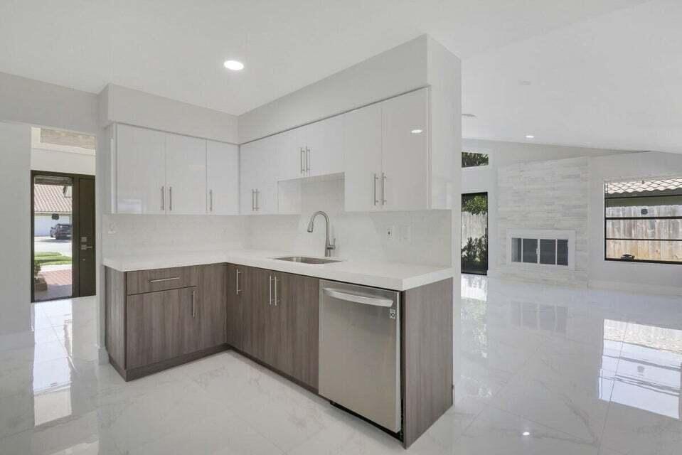 21210 Escondido Way Boca Raton, FL 33433 - Photo 17 of 38 20231102181734906872000000-o