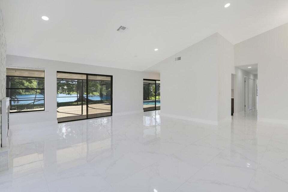 21210 Escondido Way Boca Raton, FL 33433 - Photo 19 of 38 20231102181737433260000000-o