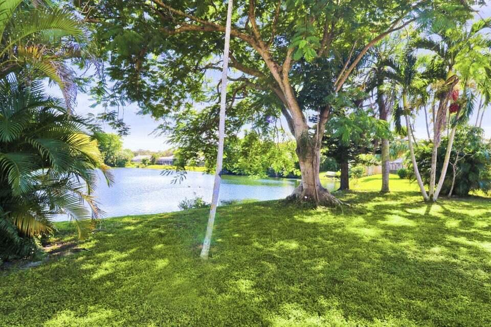 21210 Escondido Way Boca Raton, FL 33433 - Photo 5 of 38 20231102181722275282000000-o