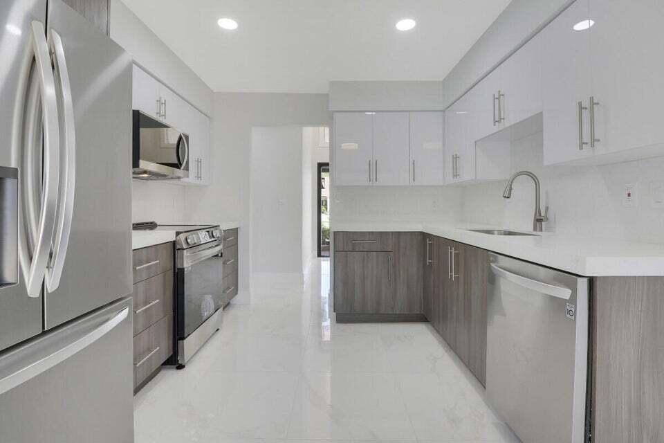 21210 Escondido Way Boca Raton, FL 33433 - Photo 8 of 38 20231102181726356312000000-o