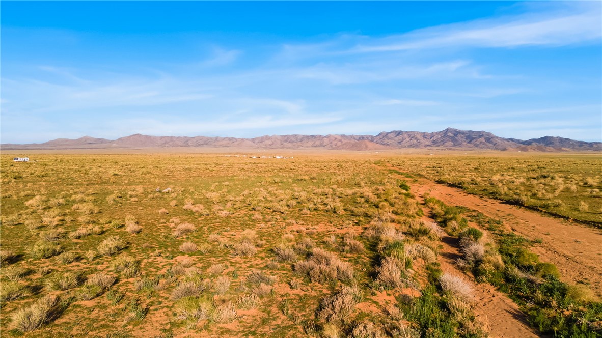 82 Dawson Road Kingman, AZ 86401 - Photo 6 of 17 View