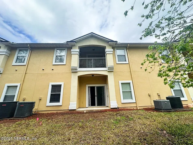 a view of a yard and entertaining space