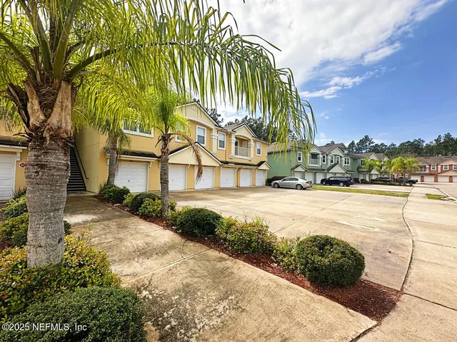 a view of entrance door of the house