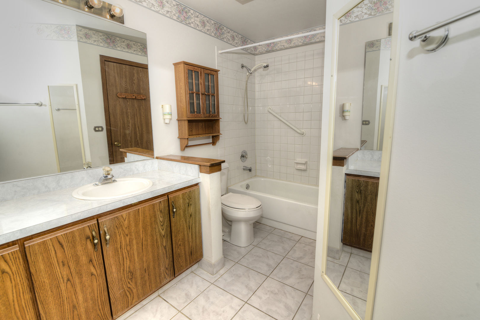 1380 Ridgefield Circle, Unit 1380 Carol Stream, IL 60188 - Photo 18 of 25 a bathroom with a sink a toilet and shower