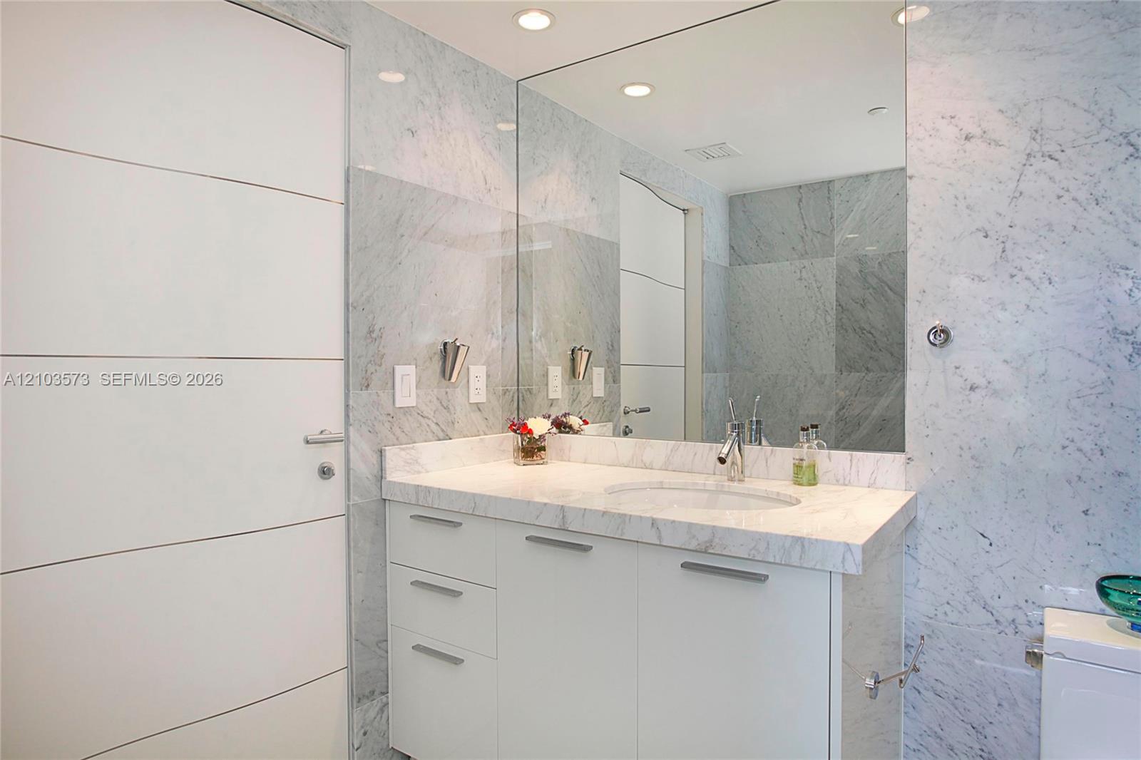 400 Alton Road, Unit 811 Miami Beach, FL 33139 - Photo 20 of 35 Gallery Image 20