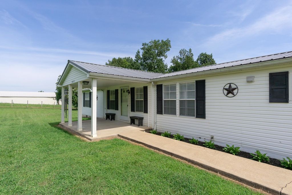 1035 Brushy Road Centerville, TN 37033 - Photo 2 of 23 Gallery Image 2