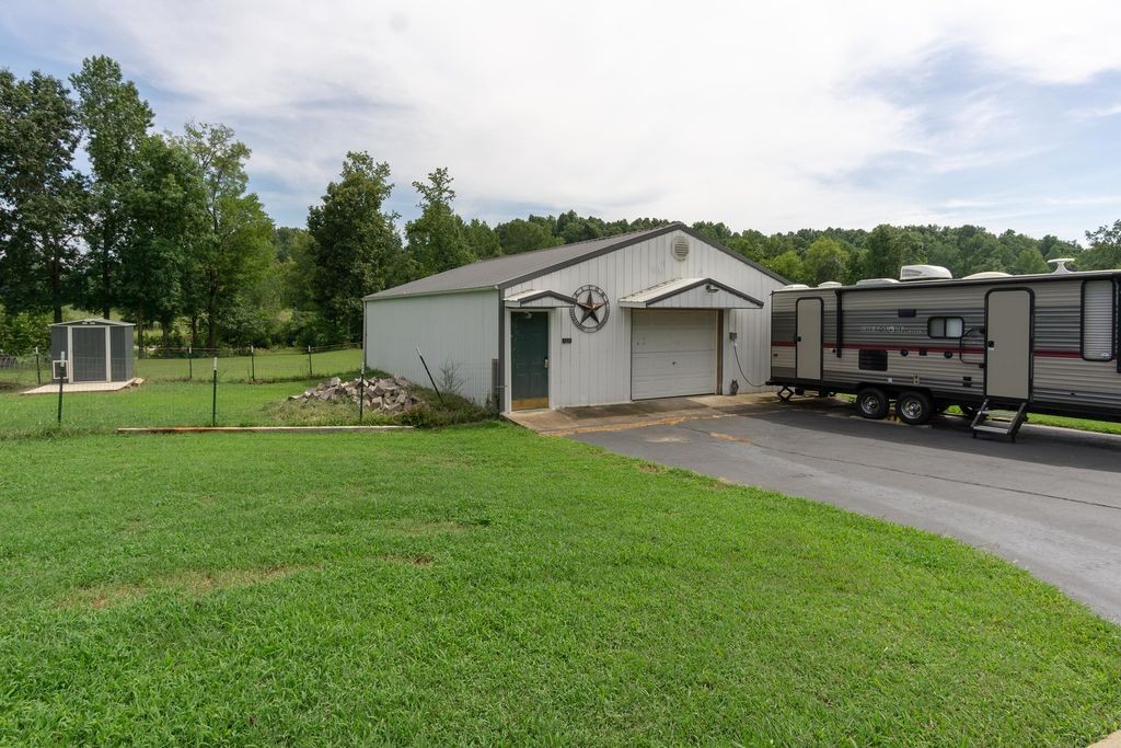 1035 Brushy Road Centerville, TN 37033 - Photo 4 of 23 Gallery Image 4