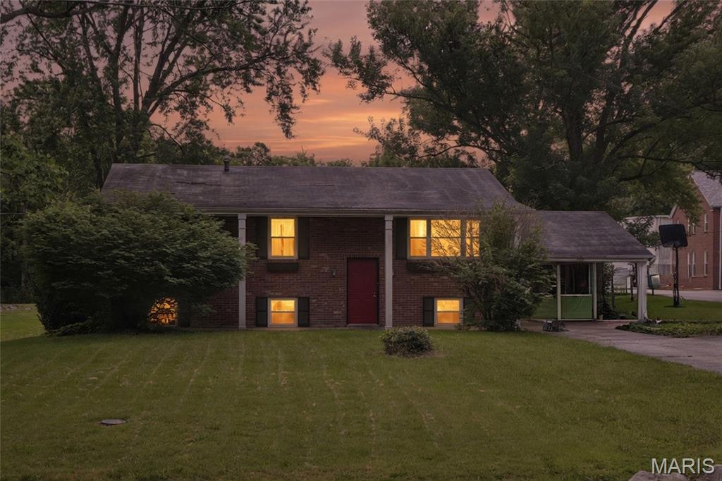 205 Old Sugar Creek Road High Ridge, MO 63049 - Photo 2 of 23