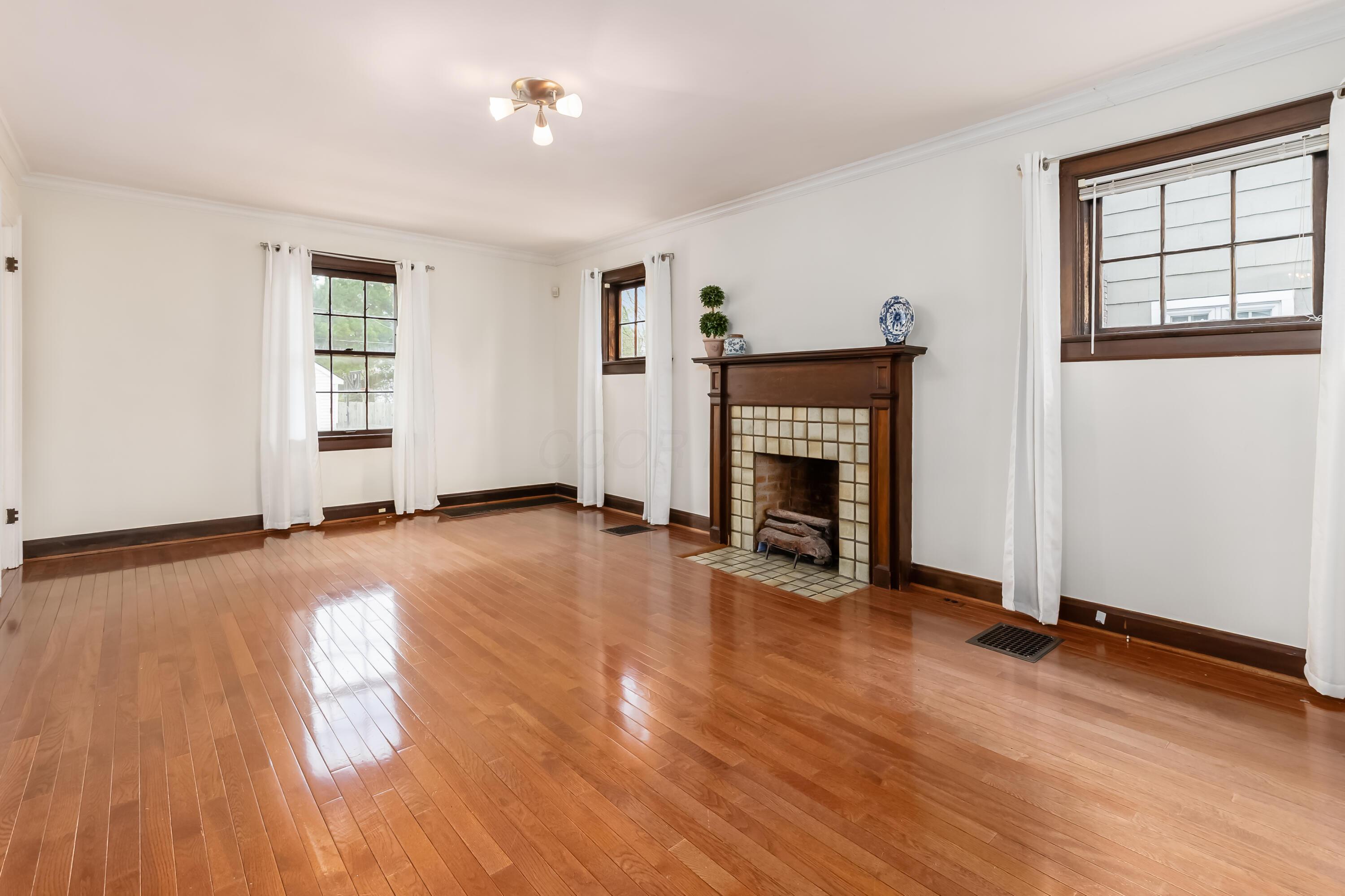 50 North Cassingham Road Columbus, OH 43209 - Photo 9 of 47 Living room w/ decorative fireplace