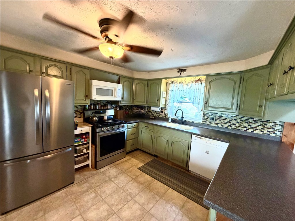 52 Duchess Road Cumberland, RI 02864 - Photo 5 of 24