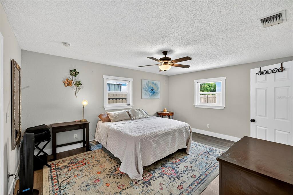 1324 40th Street South St. Petersburg, FL 33711 - Photo 13 of 39