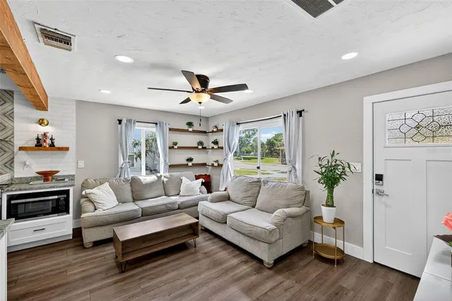 $345,000 | 1324 40th Street South, St. Petersburg, FL 33711