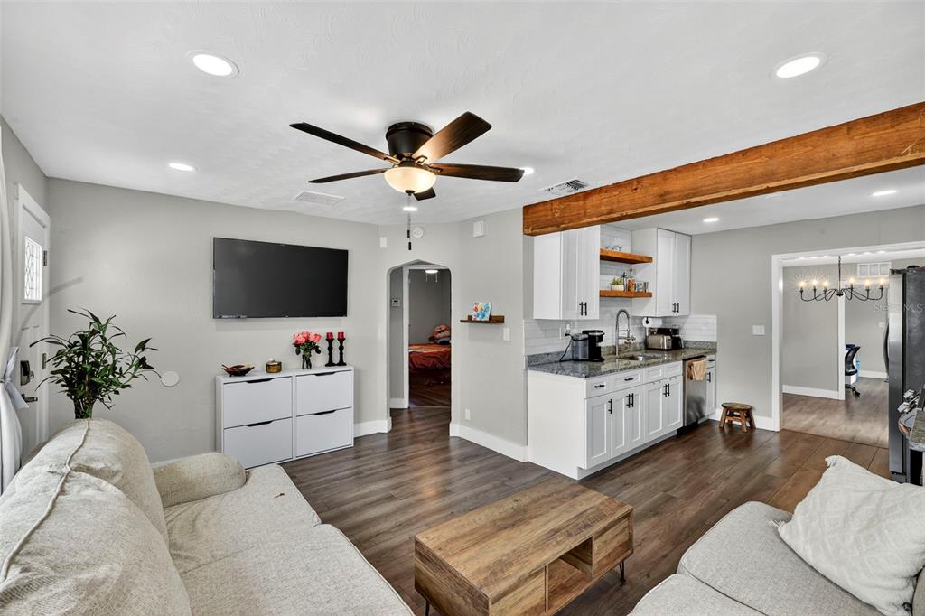 1324 40th Street South St. Petersburg, FL 33711 - Photo 6 of 39