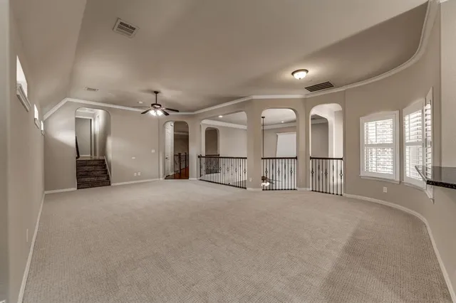 an empty room with windows and pillars in it