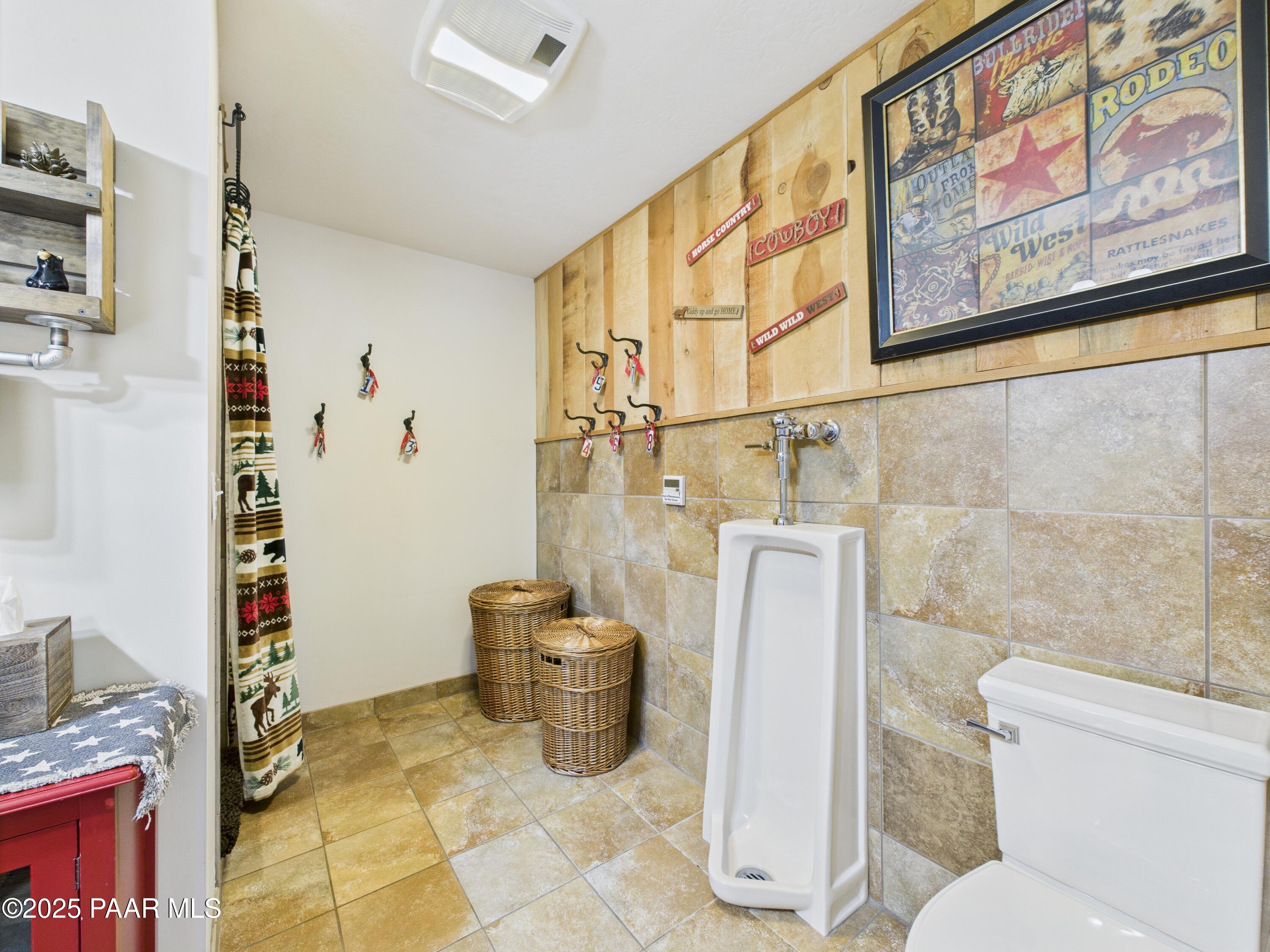 835 Happy Valley Road Prescott, AZ 86305 - Photo 44 of 61 a bathroom with a toilet and shower