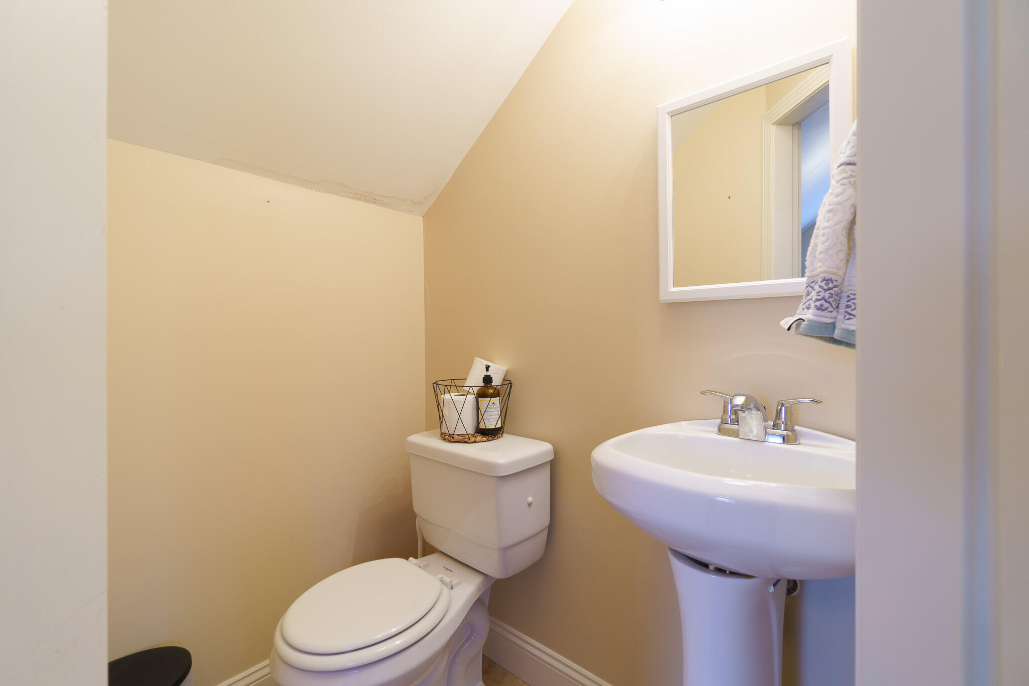 270 Upper Dedham Road Dedham, ME 04429 - Photo 27 of 36 upstairs half bath