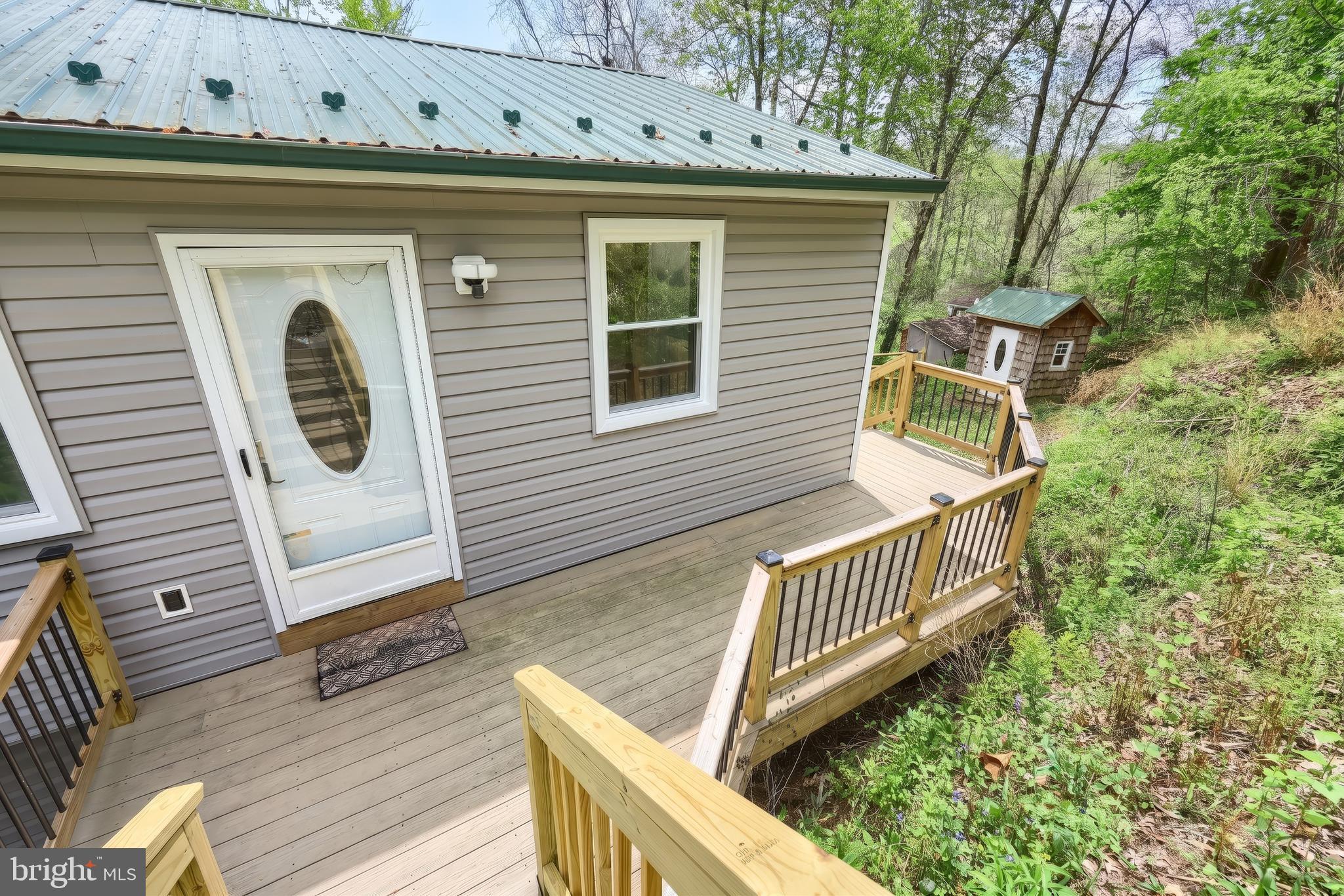 234 Hilltop Road Delta, PA 17314 - Photo 2 of 32 Front Deck