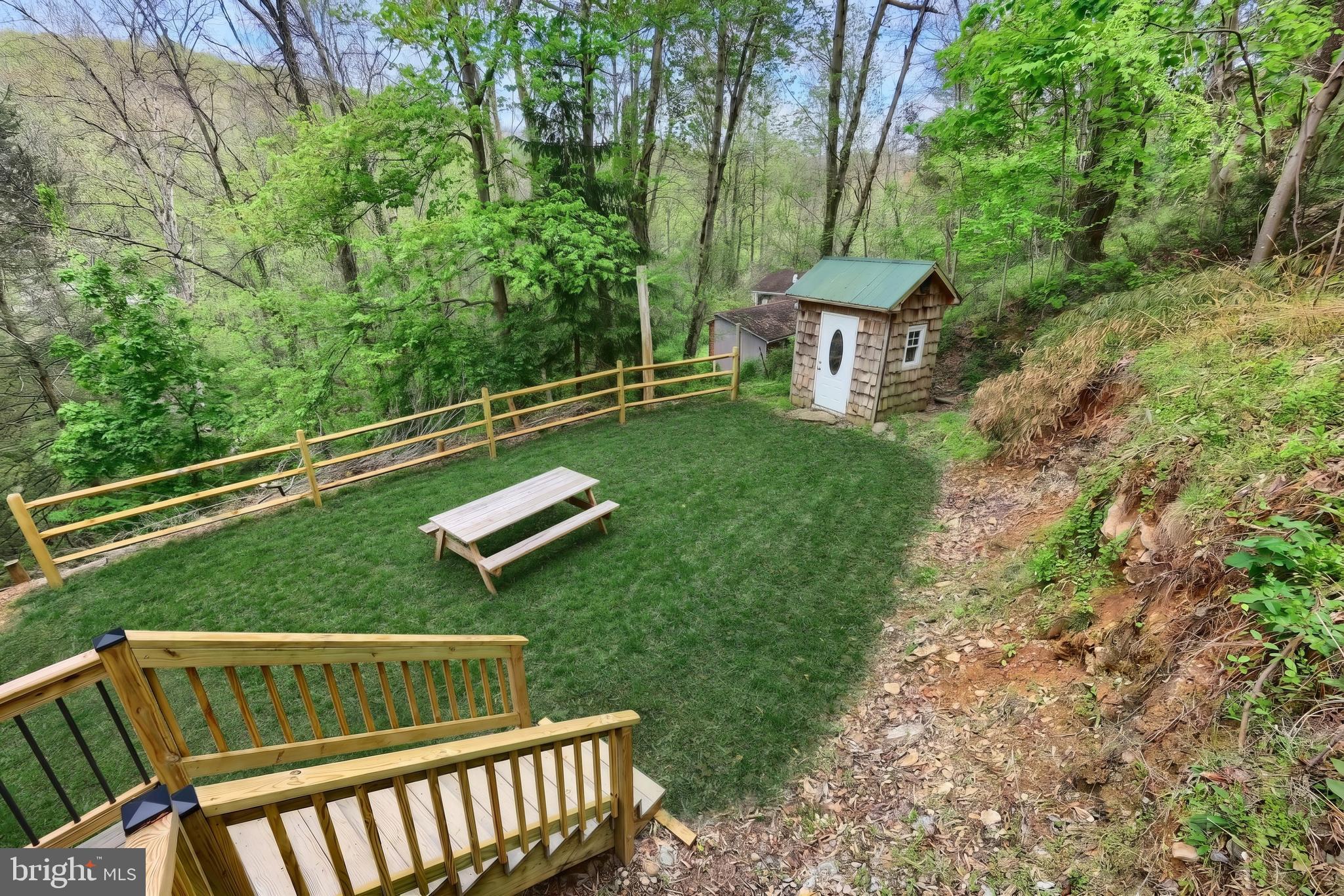 234 Hilltop Road Delta, PA 17314 - Photo 4 of 32 Side yard