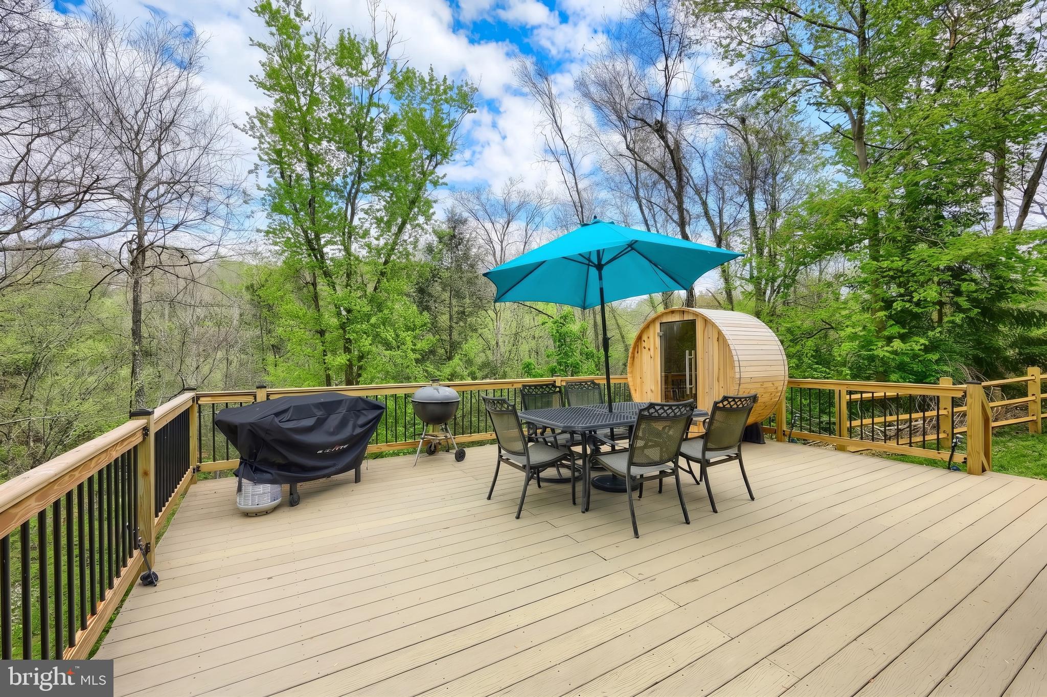 234 Hilltop Road Delta, PA 17314 - Photo 6 of 32 Rear Deck