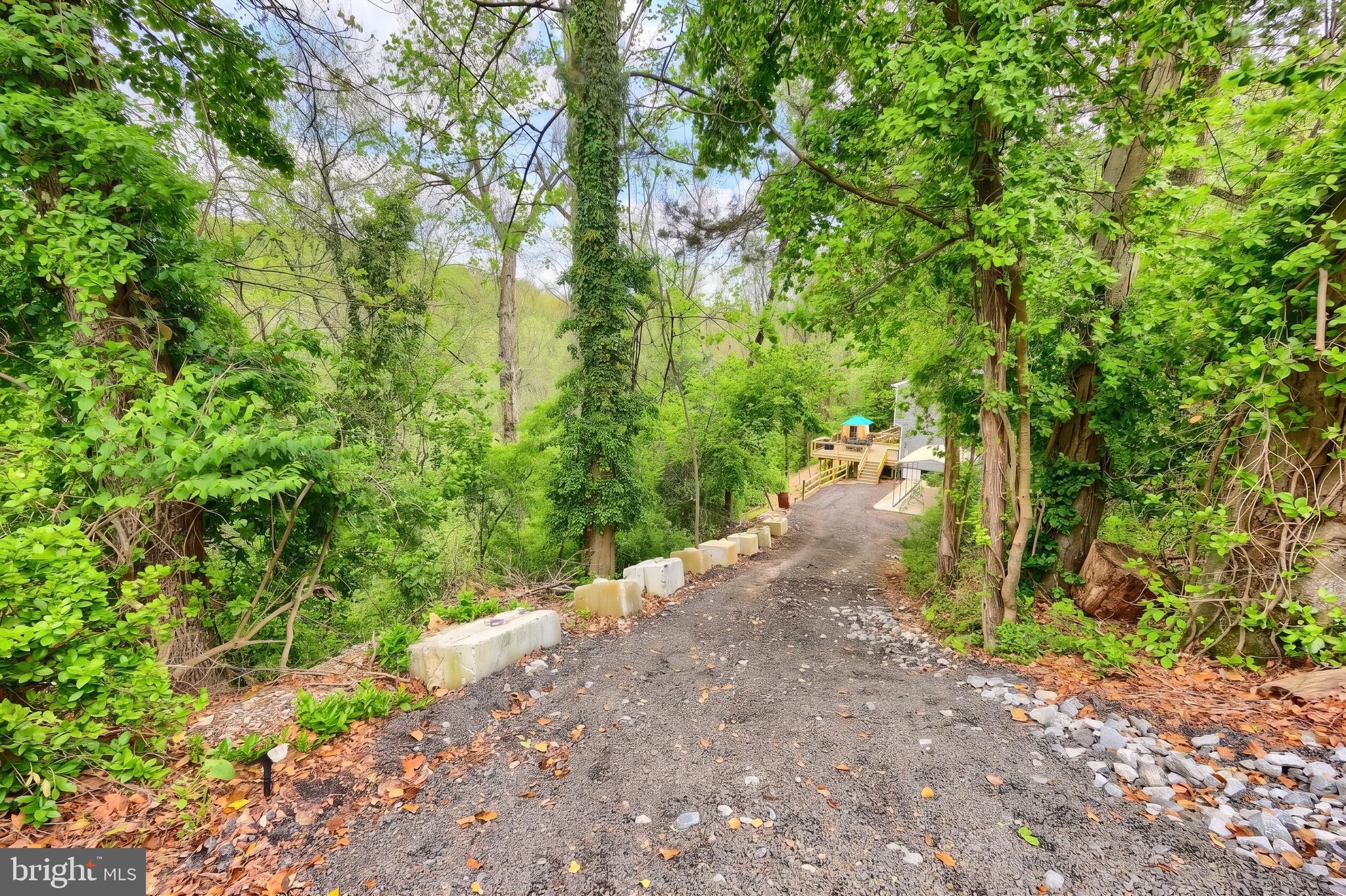 234 Hilltop Road Delta, PA 17314 - Photo 10 of 32 Walkway
