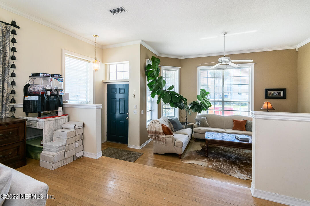 2102 First Street Neptune Beach, FL 32266 - Photo 4 of 22 Livingroom