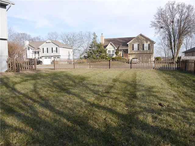 $280,000 | 1601 Stasi Avenue, Raymore, MO 64083