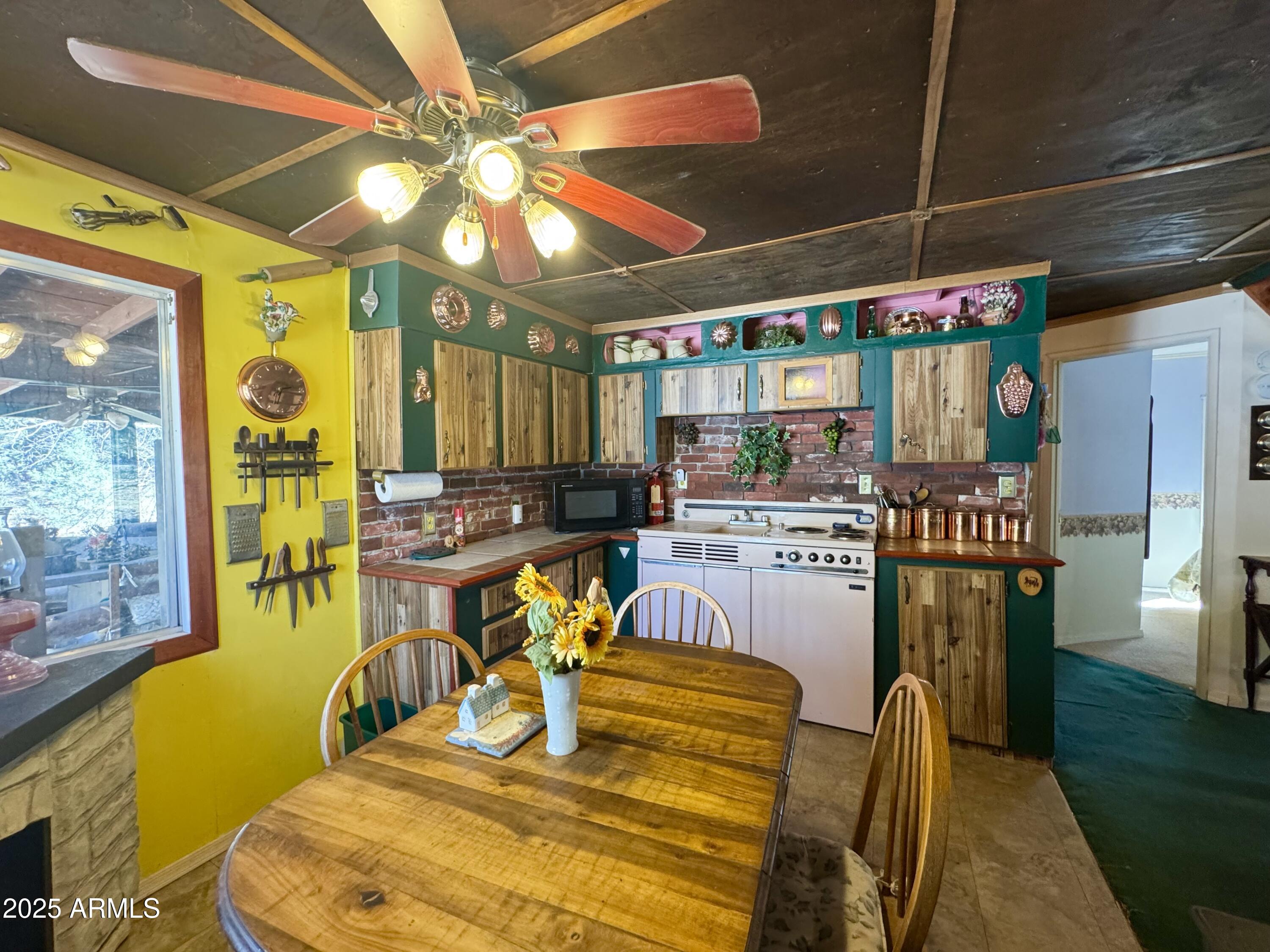 1241 Paint Pony Drive Payson, AZ 85541 - Photo 24 of 40 Dining table