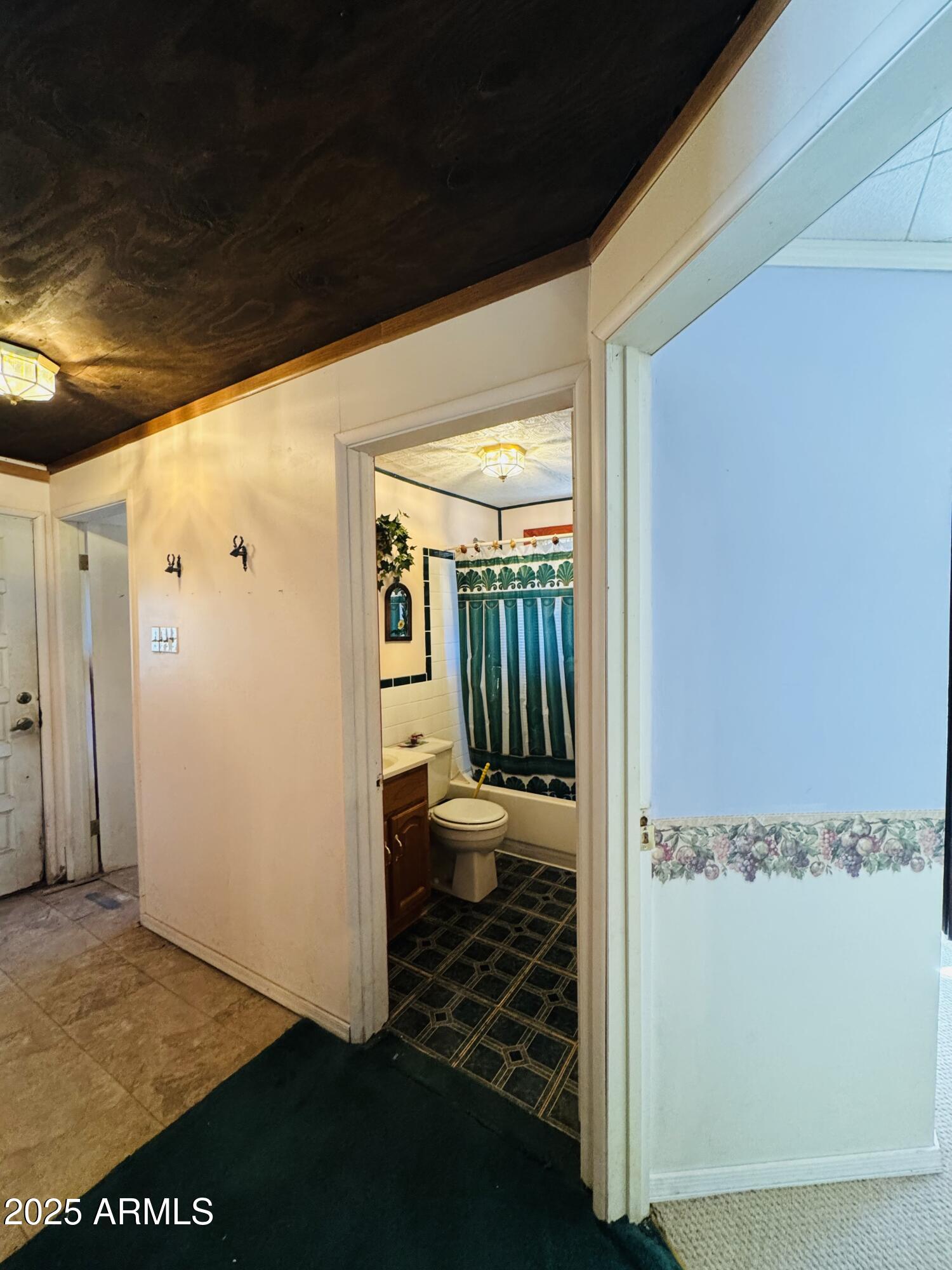 1241 Paint Pony Drive Payson, AZ 85541 - Photo 30 of 40 Hallway to back