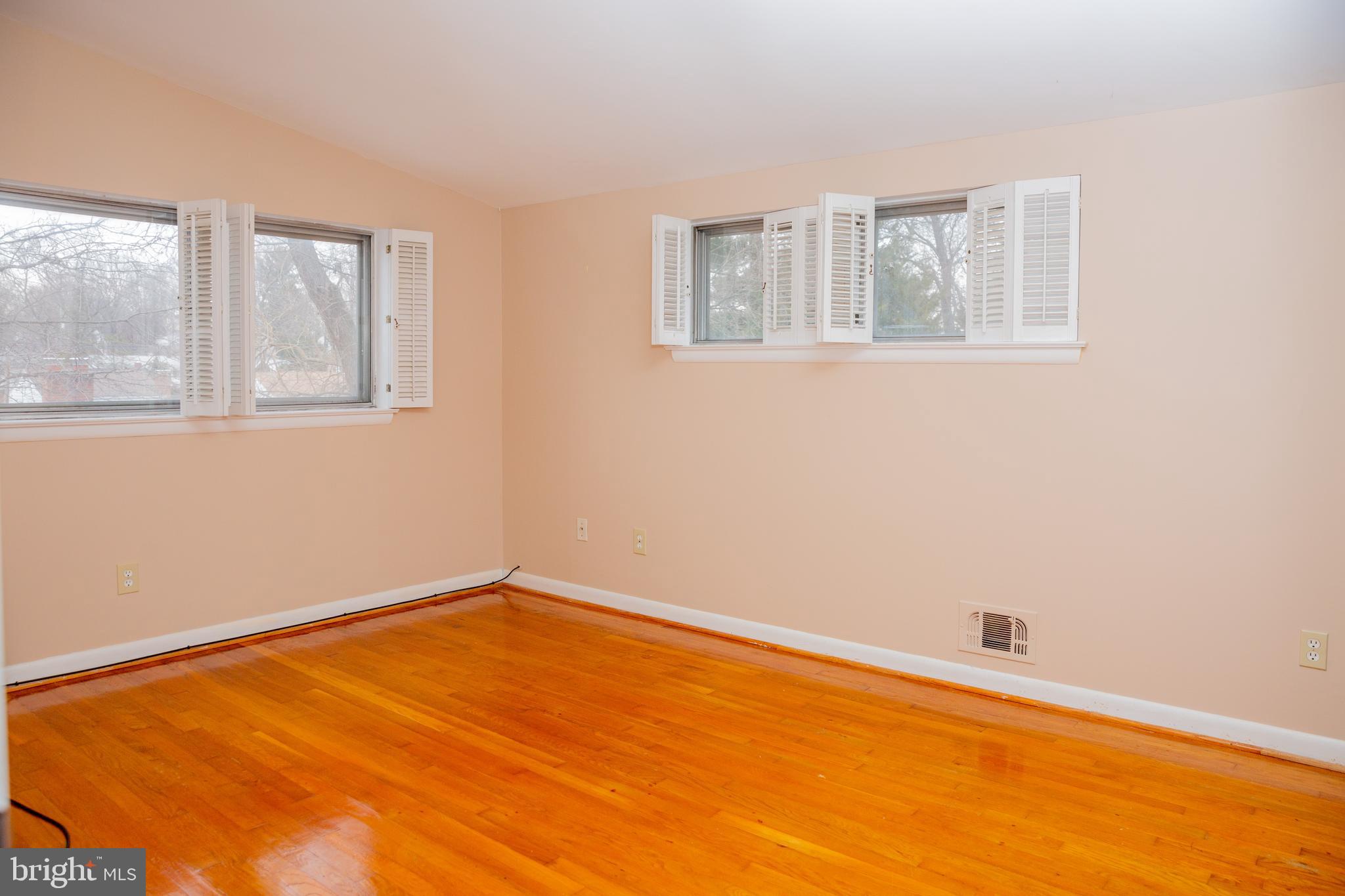 901 Hyde Road Silver Spring, MD 20902 - Photo 16 of 37 Master Bedroom