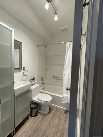 $1,800 | 134-138 Washington Avenue, Bridgeport, CT 06604