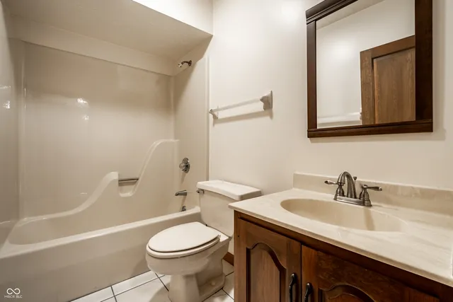 $950,000 | 10715 Compass Court, Indianapolis, IN 46256