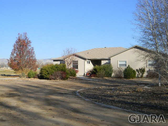 976 20 Road Fruita, CO 81521 - Photo 3 of 16 a front view of a house with a yard