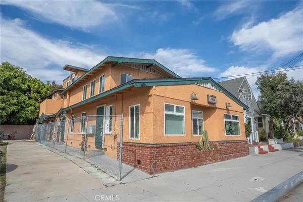 $1,395,000 | 1513 East Broadway, Long Beach, CA 90802