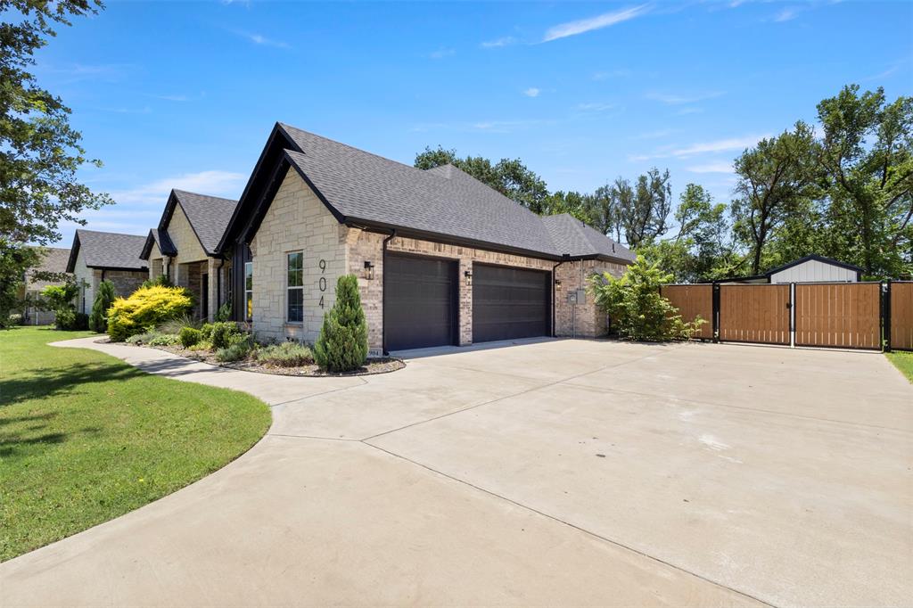 904 Taylor Branch Springtown, TX 76082 - Photo 2 of 37