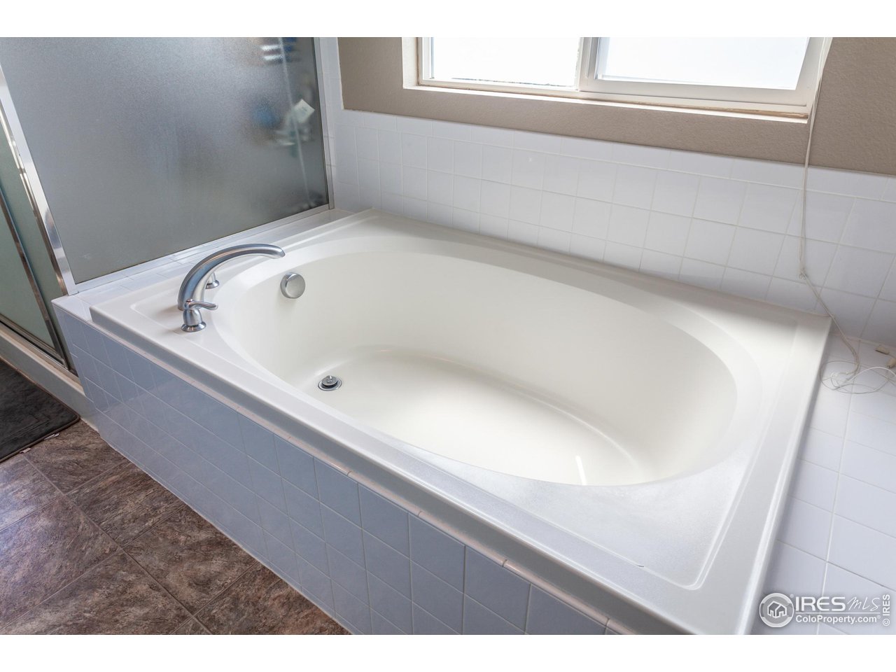 8594 Raspberry Drive Frederick, CO 80504 - Photo 27 of 40 a bathroom with a bathtub