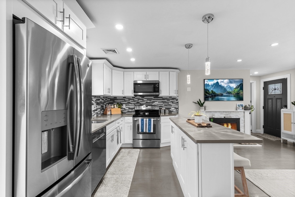 6 Janice Road Stoughton, MA 02072 - Photo 5 of 24 Gallery Image 5