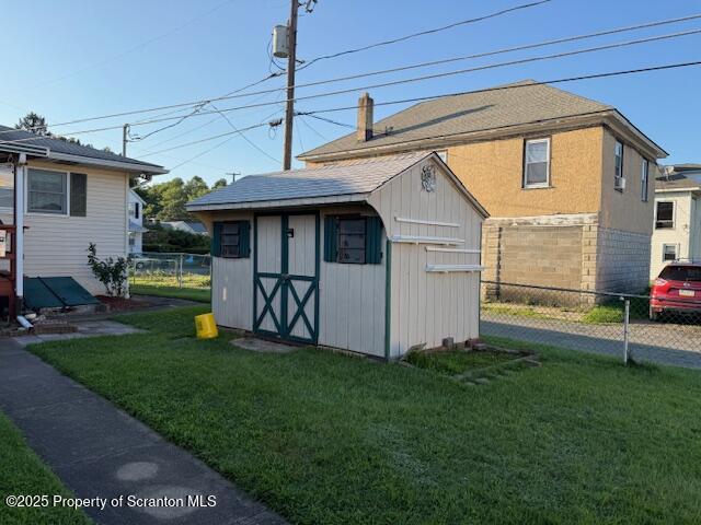 405 17th Avenue Scranton, PA 18504 - Photo 4 of 28 a view of a porch with couches and a yard