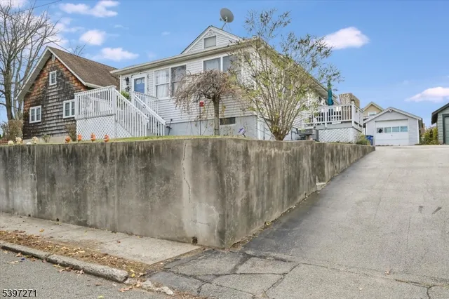 $435,000 | 19 Pearl Street, Bloomingdale, NJ 07403