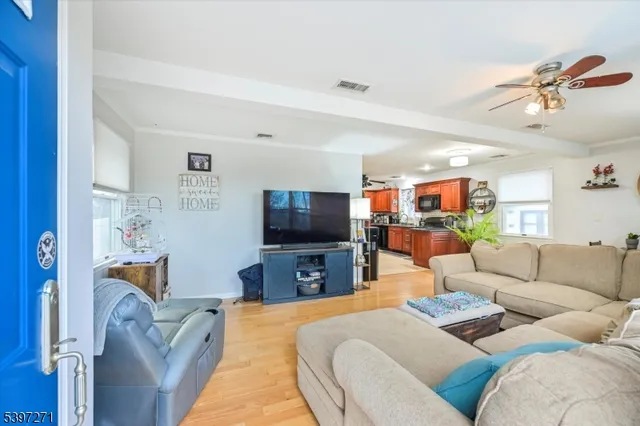 $435,000 | 19 Pearl Street, Bloomingdale, NJ 07403