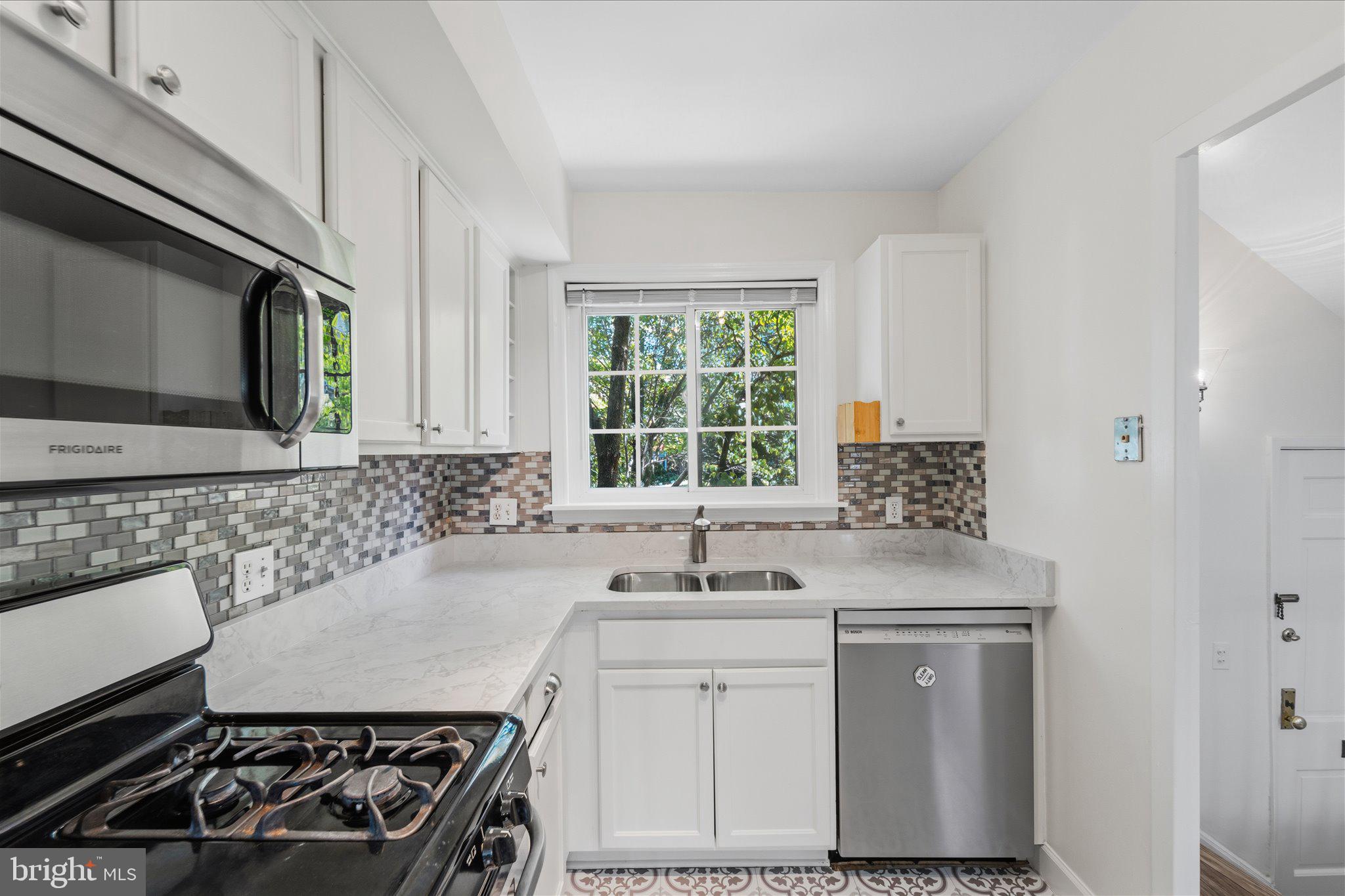 3226 Gunston Road Alexandria, VA 22302 - Photo 11 of 31