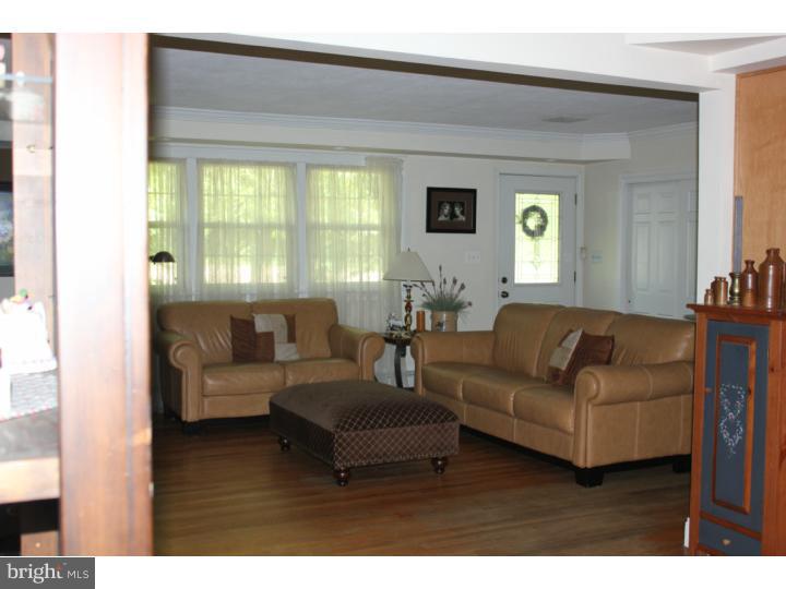 315 Chairville Road Southampton, NJ 08088 - Photo 13 of 20 Living Room