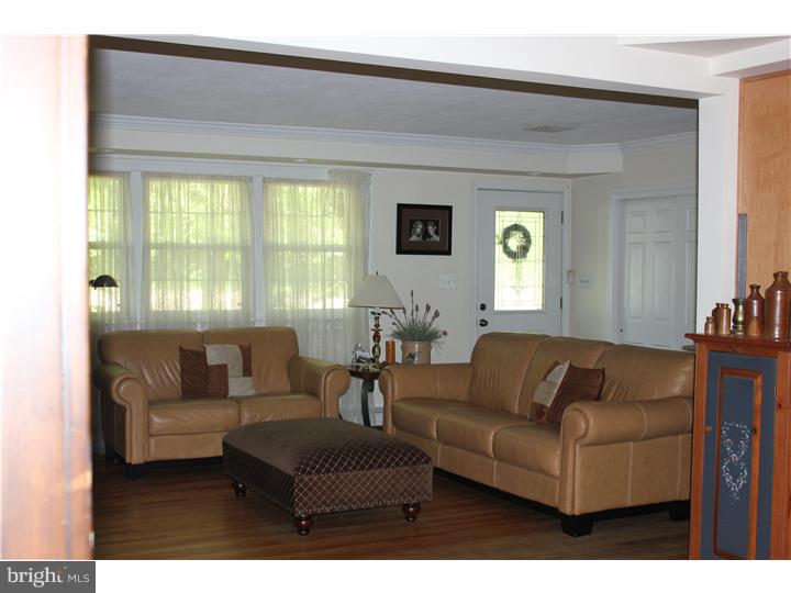 315 Chairville Road Southampton, NJ 08088 - Photo 6 of 20 Living Room