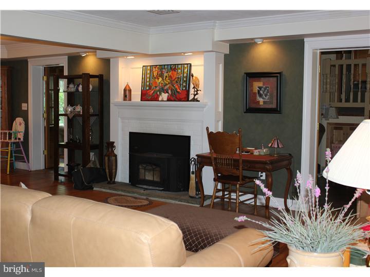 315 Chairville Road Southampton, NJ 08088 - Photo 7 of 20 Living Room