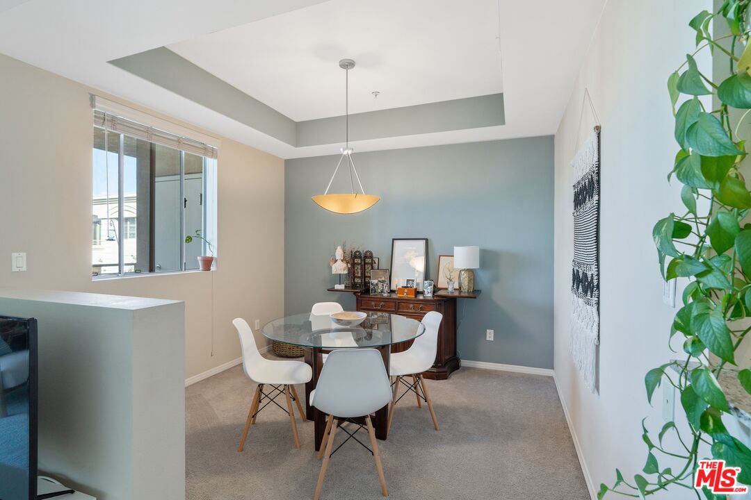 4170 Fair Avenue, Unit PH2 Studio City, CA 91602 - Photo 13 of 42 a dining room with furniture and a potted plant