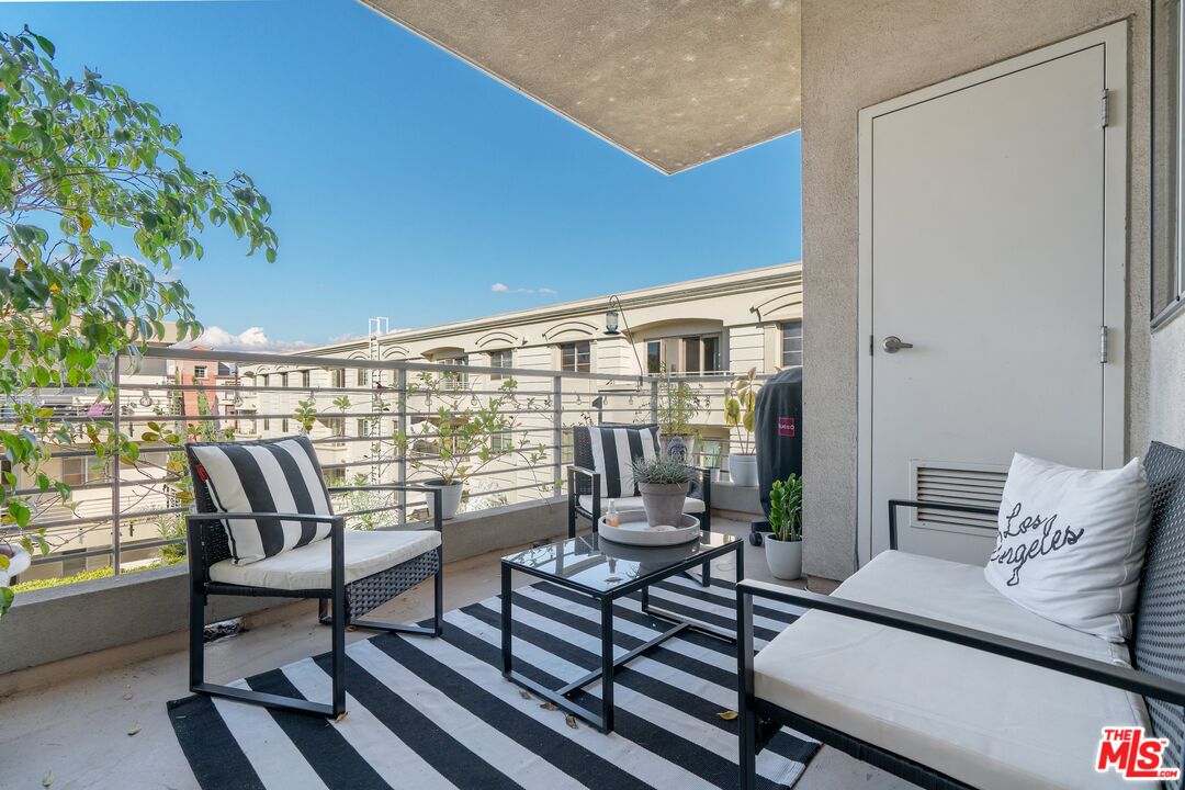 4170 Fair Avenue, Unit PH2 Studio City, CA 91602 - Photo 17 of 42 a view of a outdoor seating area