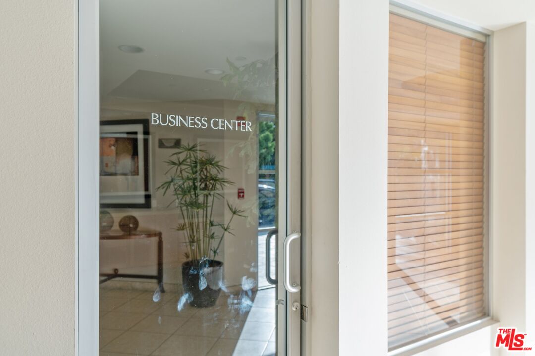 4170 Fair Avenue, Unit PH2 Studio City, CA 91602 - Photo 41 of 42 a view of a bathroom